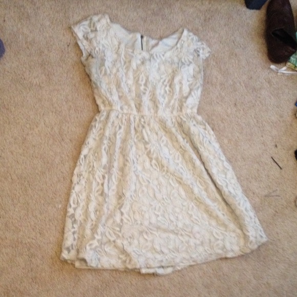 Super Adorable White Lace Dress! 🌺