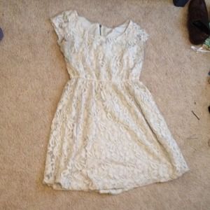 Super Adorable White Lace Dress! 🌺