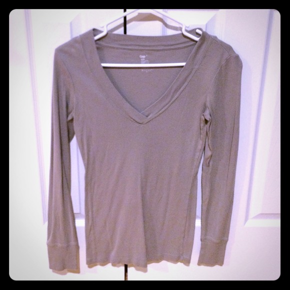 Light gray v-neck long sleeve shirt!