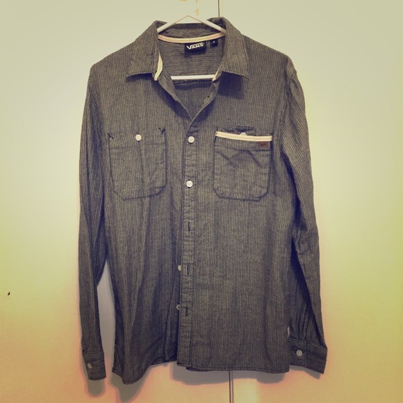 Men's Gray button down shirt