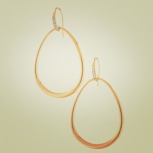 Stella & Dot goddess earrings in gold