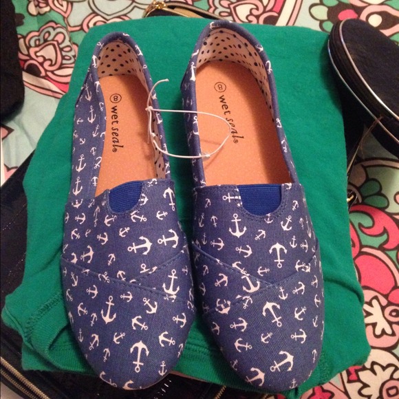 Super cute anchor shoes!