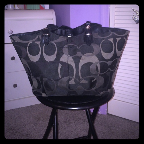 Large Authentic Coach Signature Purse