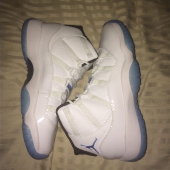 BLUE LEGEND 11's MENS ⚪️⚪️🔵 - Picture 2 of 2