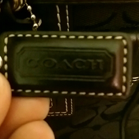 A coach purse - Picture 2 of 4