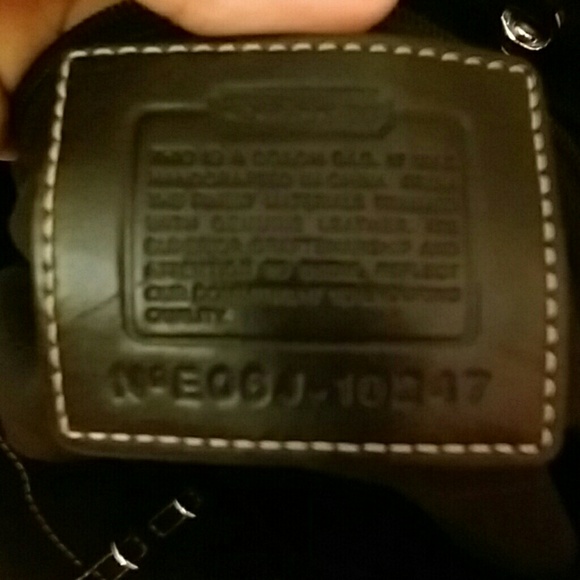 A coach purse - Picture 4 of 4