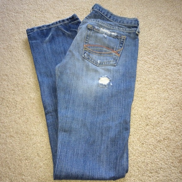 ⚡️️CLEAROUT SALE⚡️A&F Distressed Light Wash Jeans