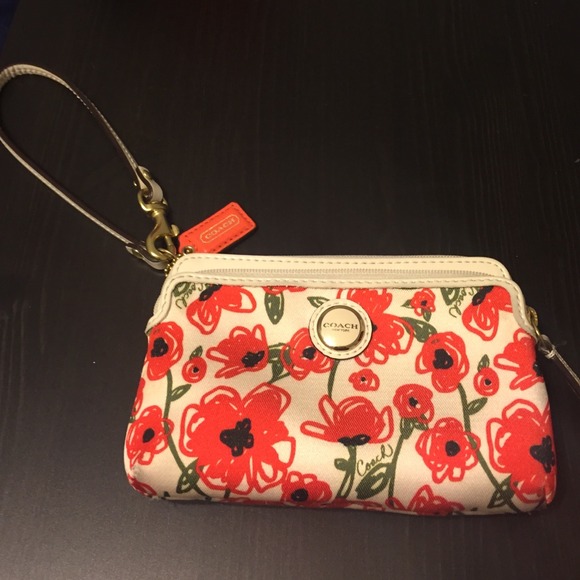 Coach poppy wristlet!