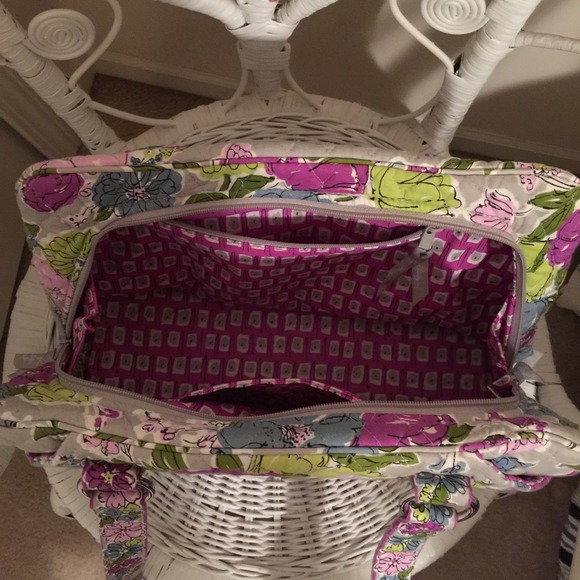 🚫SOLD🚫 Vera Bradley Satchel. Price Firm - Picture 3 of 4