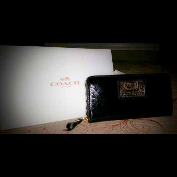 *AUTHENTIC* COACH Black Patent Zip Around Wallet