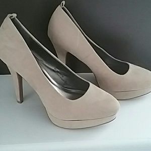 Nude Pumps