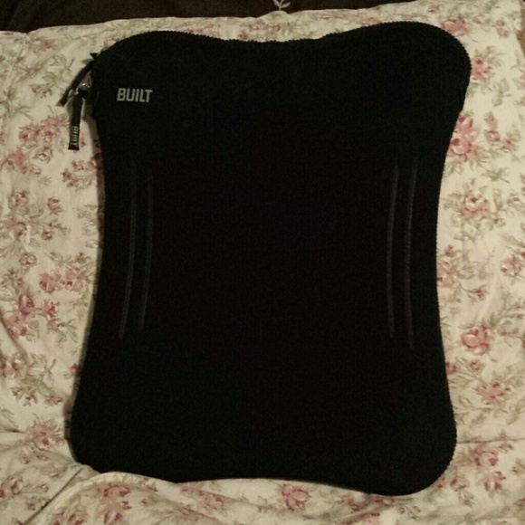 Neoprene laptop sleeve.