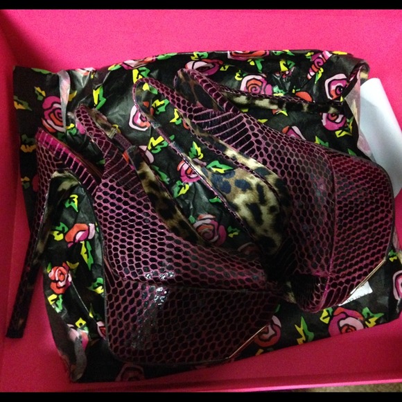 Betsy Johnson Pink Heels - Picture 3 of 3