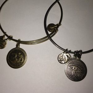 BUNDLE FOR @sarayscloset 😊