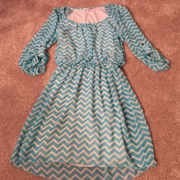 Cute chevron print dress.    Size M.