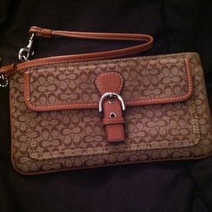 Classical coach brown wristlet