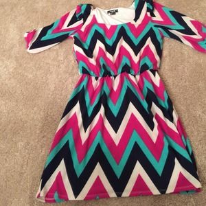 Chevron print dress. Size S