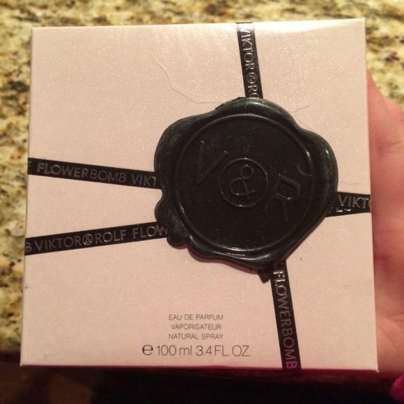 Victor and Rolf flower bomb perfume