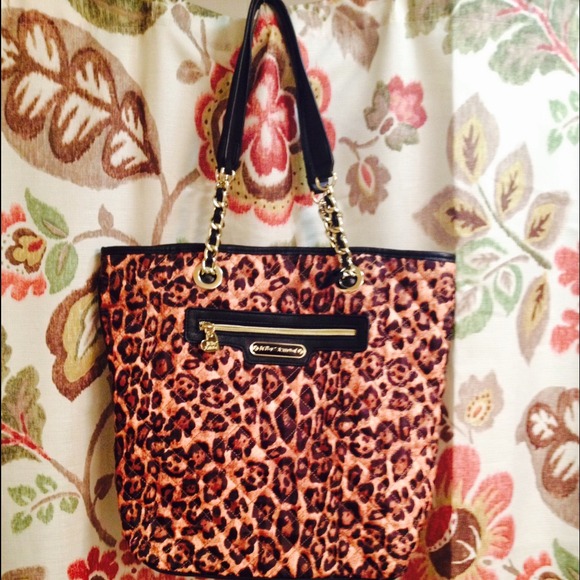 FLASH SALE!! Quilted Betsey Johnson tote! ♥️