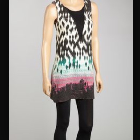 Fitted sweater dress with geometric pattern