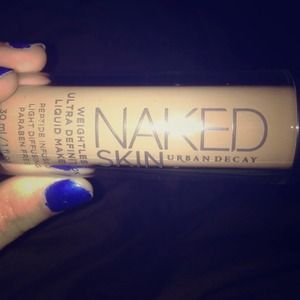 NAKED SKIN urban decay weightless makeup.