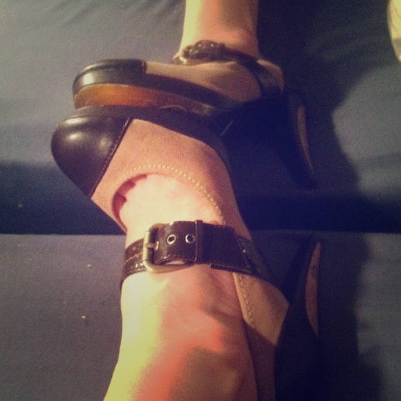Light & dark brown super cute heels!!