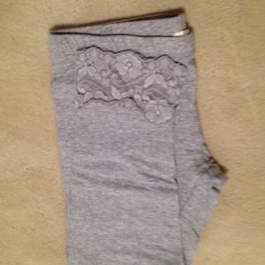 Capri lace leggings