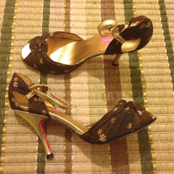Betsey Johnson Shoes - BETSEY JOHNSON Limited Ed. gold floral heels