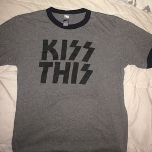 Kiss this t-shirt