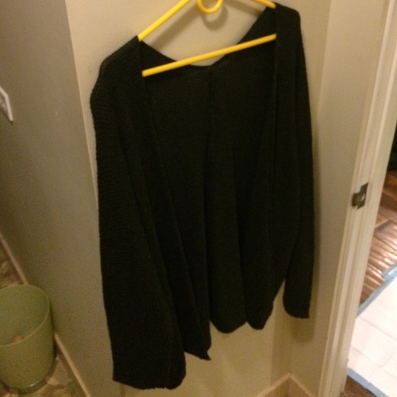 BRANDY MELVILLE CAROLINE SWEATER