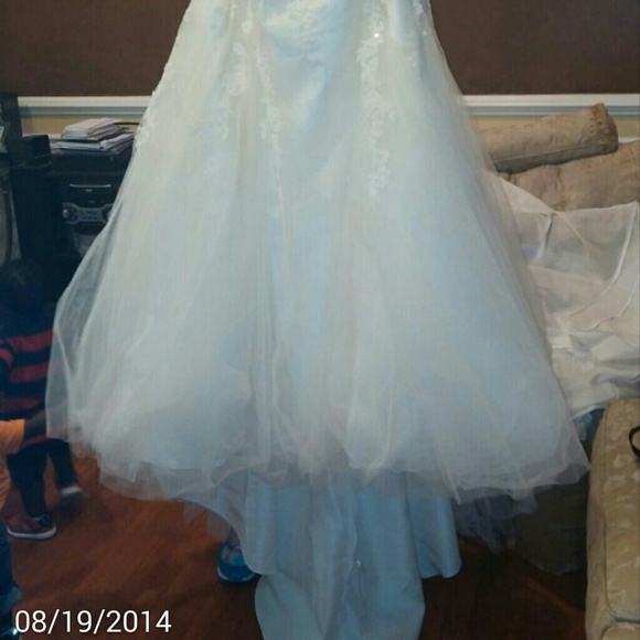 Brand new wedding dress - Picture 2 of 4