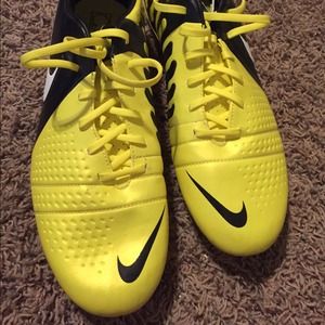 Men's soccer cleats