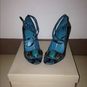 BCBGeneration snake embossed upper.