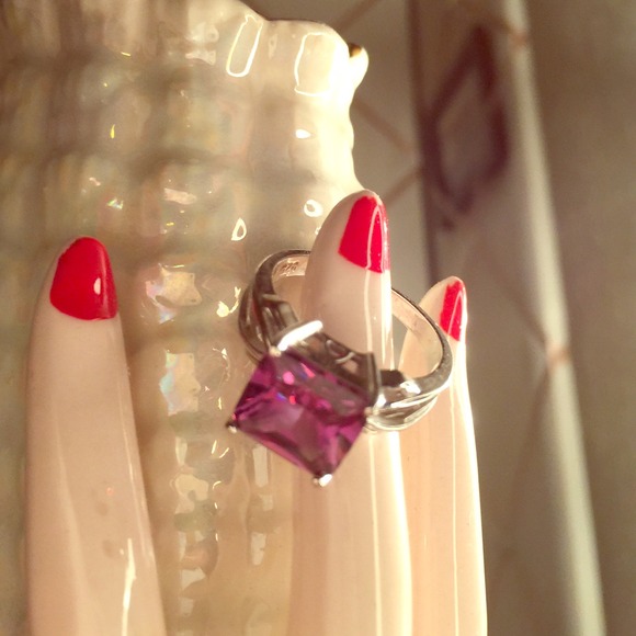Beautiful Amethyst Ring 925 size 8 New😍