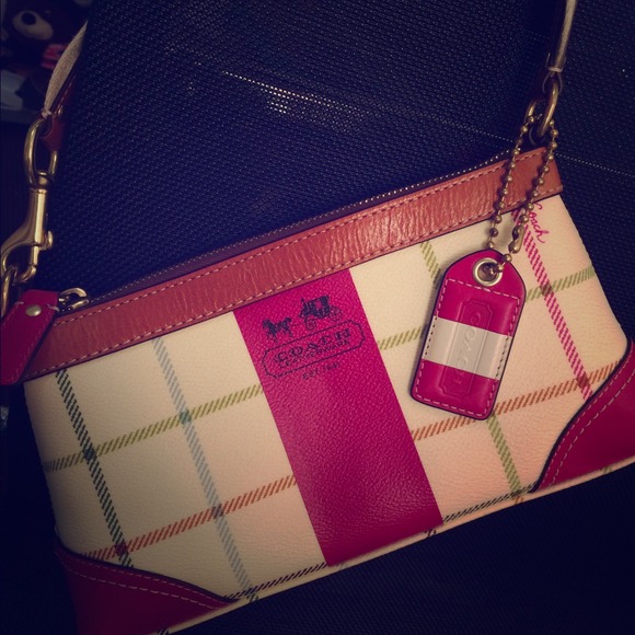 Coach Handbags - Small Coach purse💕