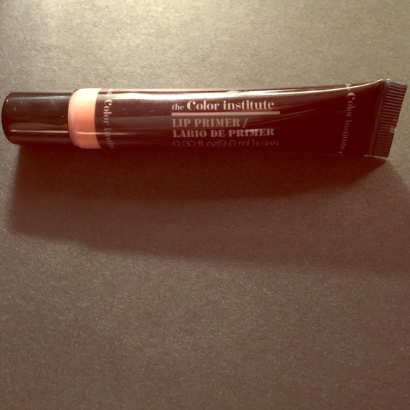 💋Lip Primer. Always prime your canvas!