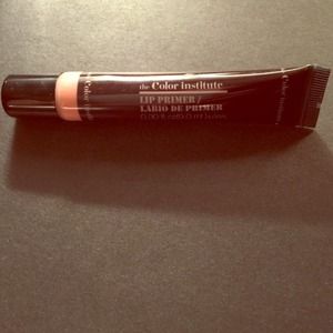 💋Lip Primer. Always prime your canvas!