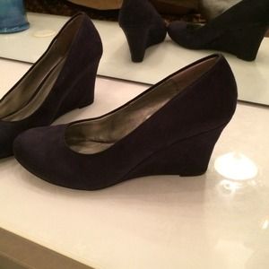 Faux suede navy blue wedges