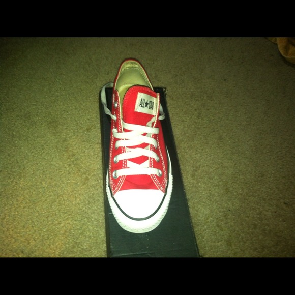 Red low top converse