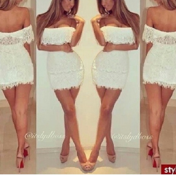 Miss Holly - A Lacy Dress 🌂ONSALE🌂