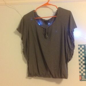 Grey pattern-lined top