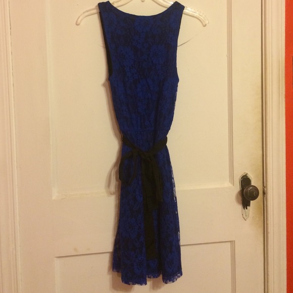 ❌SOLD❌Blue and Black Lace Express dress - Picture 2 of 2