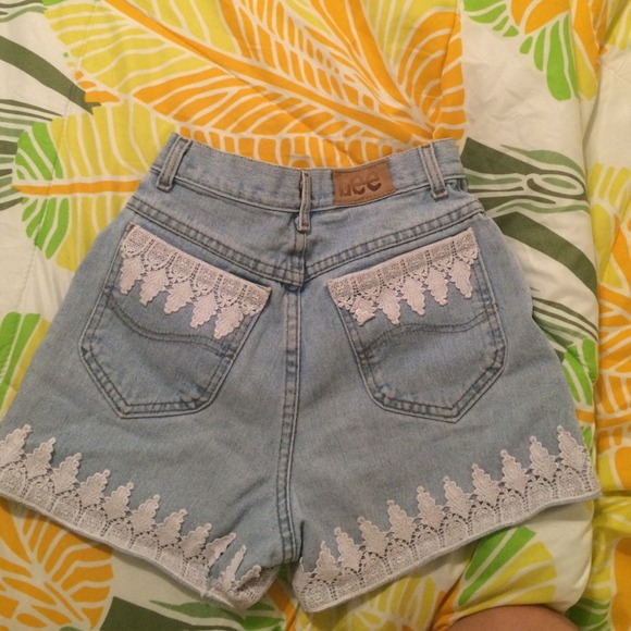 High waisted laced shorts - Picture 2 of 2
