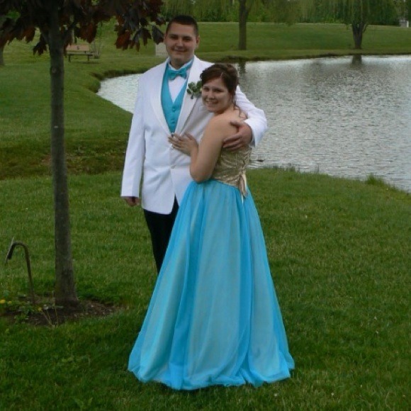 Beautiful prom gown!
