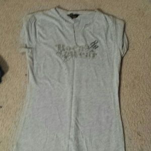 Roca wear tee with cut in v-neck. Size large.