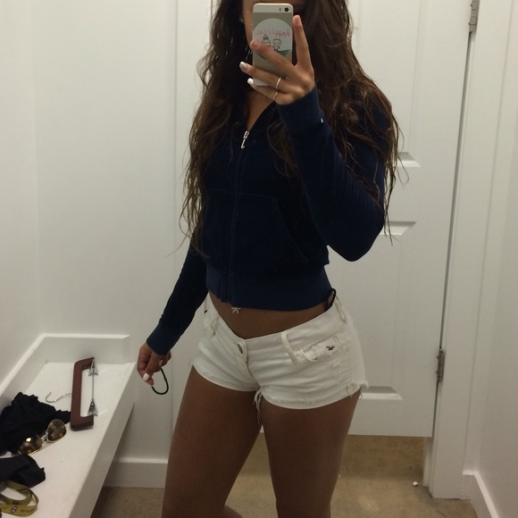 white hollister shorts. blue juicy