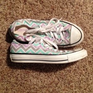 Chevron converse.