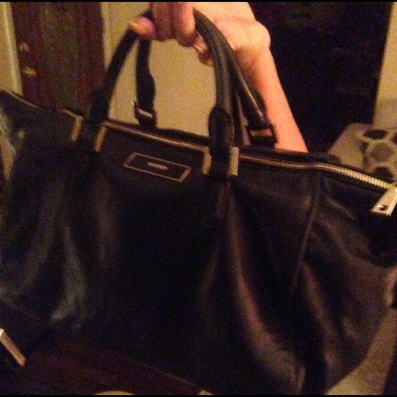 DKNY black handbag with gold hardware😍 - Picture 2 of 4