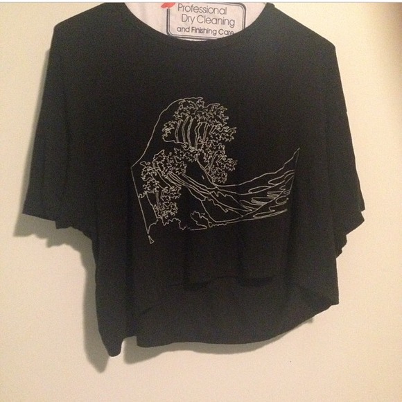 Brandy melville wave graphic Trina