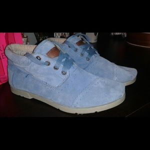 Cute fringy blue Toms Suede booties